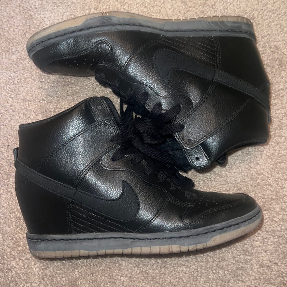 Nike wedge black sneakers